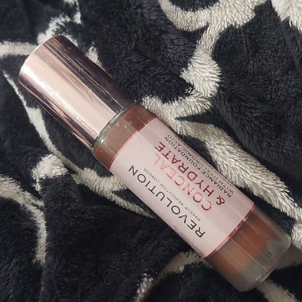 NEW Makeup Revolution Coneal‎ & Hydrate foundation  F16